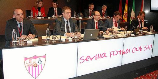 Así vivimos en ESTADIO la Junta General de Accionistas del Sevilla Así vivimos en ESTADIO la Junta General de Accionistas del Sevilla