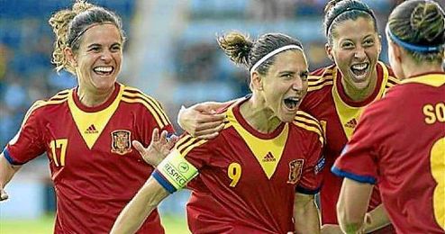 La selección española de fútbol femenino durante un partido de la Eurocopa. La selección española de fútbol femenino durante un partido de la Eurocopa.