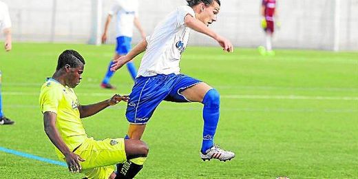 Francisco Hidalgo ´Son´ anotó el cuarto gol y dio el pase del segundo en el triunfo del Alcalá ante el Cádiz (4-0). Francisco Hidalgo ´Son´ anotó el cuarto gol y dio el pase del segundo en el triunfo del Alcalá ante el Cádiz (4-0).