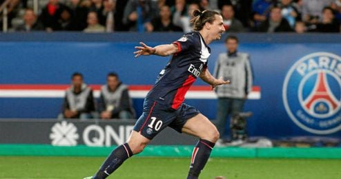Ibrahimovic celebra un gol ante el Saint-Etienne. Ibrahimovic celebra un gol ante el Saint-Etienne.