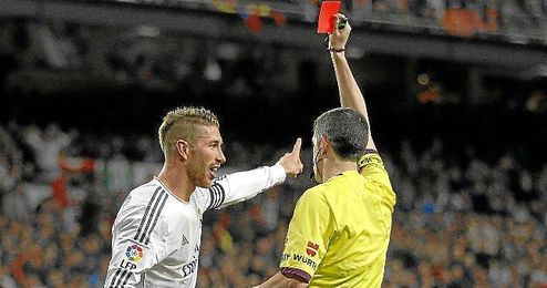 Ramos fue expulsado por un polémico penalti sobre Neymar. Ramos fue expulsado por un polémico penalti sobre Neymar.