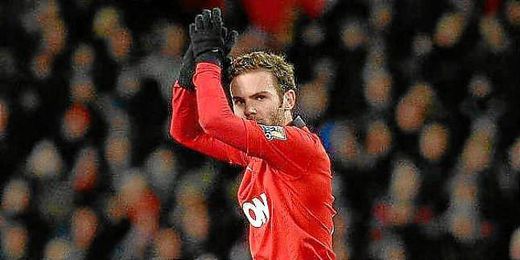 Mata aplaudiendo durante un partido con el Manchester United Mata aplaudiendo durante un partido con el Manchester United