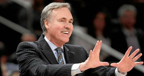 D´Antoni da instrucciones durante un partido con los Lakers. D´Antoni da instrucciones durante un partido con los Lakers.