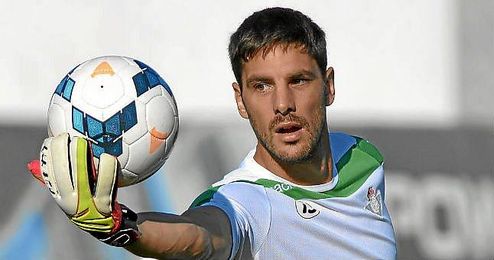 Guille Sara, durante un entrenamiento con el Betis. Guille Sara, durante un entrenamiento con el Betis.