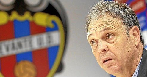 Joaquín Caparrós, durante una rueda de prensa. Joaquín Caparrós, durante una rueda de prensa.