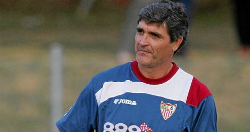 Juande levantó dos Copas de la UEFA con el Sevilla. Juande levantó dos Copas de la UEFA con el Sevilla.
