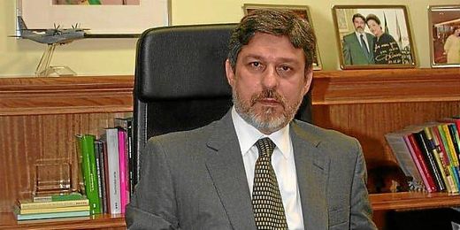 Oliveira en su despacho de la embajada brasileña de Madrid. Oliveira en su despacho de la embajada brasileña de Madrid.