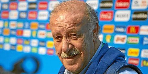 El seleccionador se siente muy orgulloso del fútbol español. El seleccionador se siente muy orgulloso del fútbol español.