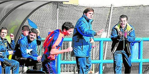 Juanma Prado dirigiendo a los que fueron sus futbolistas durante su etapa como entrenador del Cerro. Juanma Prado dirigiendo a los que fueron sus futbolistas durante su etapa como entrenador del Cerro.