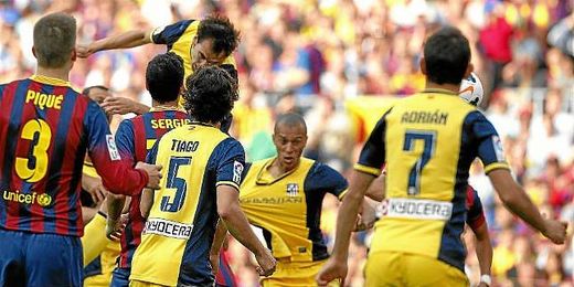 Godín remata a portería para poner el 1-1 en el marcador. Godín remata a portería para poner el 1-1 en el marcador.