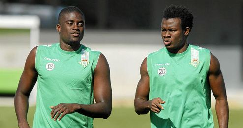 N´Diaye y Nosa, en un entrenamiento. N´Diaye y Nosa, en un entrenamiento.
