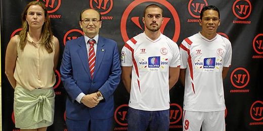La camiseta 14/15 repite con el escudo primitivo La camiseta 14/15 repite con el escudo primitivo