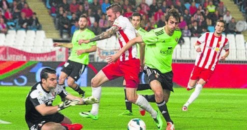 Andrés y Arribas frenan a Aleix Vidal, también vinculado al Sevilla. Andrés y Arribas frenan a Aleix Vidal, también vinculado al Sevilla.