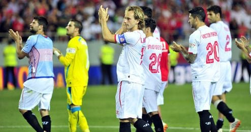 Los futbolistas del Sevilla despidieron la temporada con una victoria. Los futbolistas del Sevilla despidieron la temporada con una victoria.