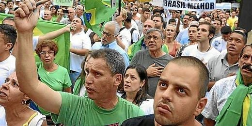Miles de manifestantes salen a las calles de Sao Paulo para protestar por los gastos del Mundial. Miles de manifestantes salen a las calles de Sao Paulo para protestar por los gastos del Mundial.