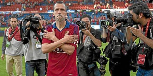 Puñal se despide de su afición en El Sadar. Puñal se despide de su afición en El Sadar.