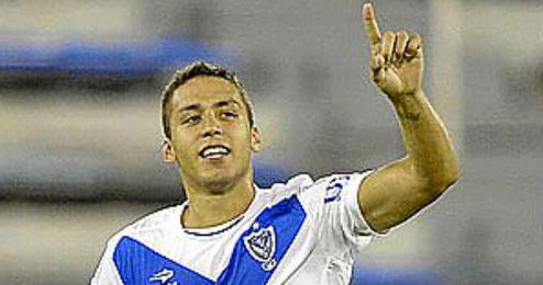 Tobio, de 24 años, debutó en 2008 con Vélez. Tobio, de 24 años, debutó en 2008 con Vélez.