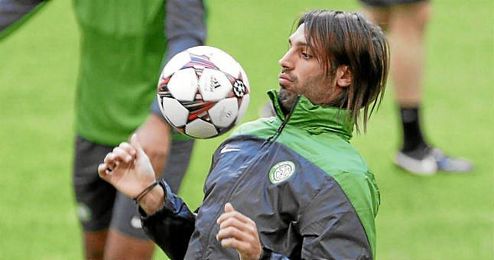El delantero griego Samaras durante un entrenamiento del equipo escocés. El delantero griego Samaras durante un entrenamiento del equipo escocés.