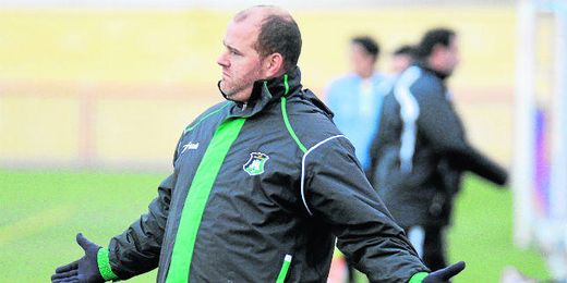 Raúl Hernández, técnico del Coronil, está orgulloso de la temporada que están realizando los suyos. Raúl Hernández, técnico del Coronil, está orgulloso de la temporada que están realizando los suyos.