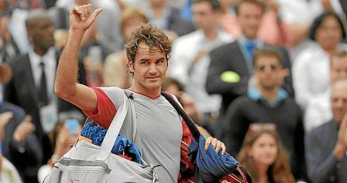 Roger Federe se despide del público parisino tras caer ante Gulbis. Roger Federe se despide del público parisino tras caer ante Gulbis.