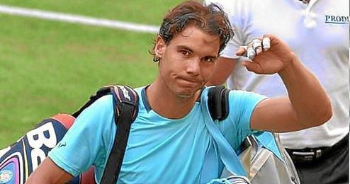 Nadal se despide del público de Halle tras caer derrotado. Nadal se despide del público de Halle tras caer derrotado.