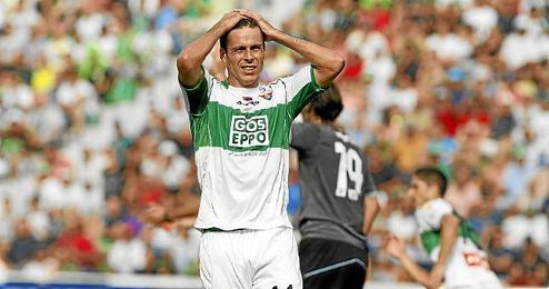 Manu del Moral, con la camiseta del Elche. Manu del Moral, con la camiseta del Elche.