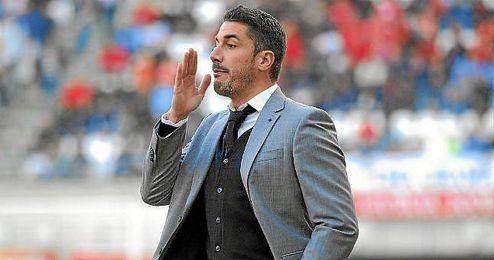 Julio Velázquez se juega esta noche el pase a la última eliminatoria de ascenso a Primera. Julio Velázquez se juega esta noche el pase a la última eliminatoria de ascenso a Primera.