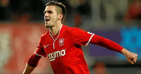 Dusan Tadic celebra un gol con el Twente. Dusan Tadic celebra un gol con el Twente.