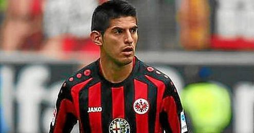 Zambrano durante un partido con el Eintracht. Zambrano durante un partido con el Eintracht.