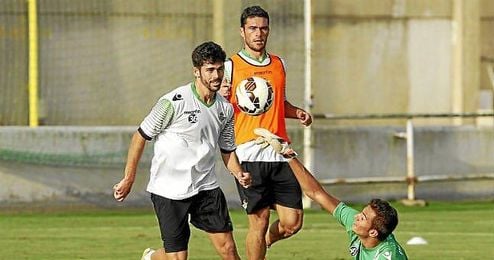 Caro y Jorge Molina, en un entrenamiento; viajan a Valladolid. Caro y Jorge Molina, en un entrenamiento; viajan a Valladolid.