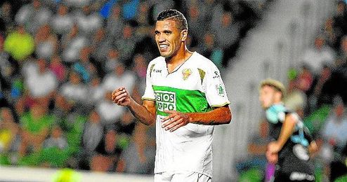 El Elche ha recurrido la segunda amarilla vista por el brasileño Jonathas durante el partido ante el Almería. El Elche ha recurrido la segunda amarilla vista por el brasileño Jonathas durante el partido ante el Almería.