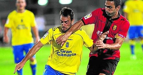 Guzmán suele entrar en las segundas partes para refrescar el ataque de la Unión Deportiva Las Palmas. Guzmán suele entrar en las segundas partes para refrescar el ataque de la Unión Deportiva Las Palmas.