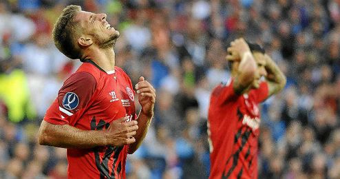 Carriço se lamenta durante la Supercopa de Europa en Cardiff frente al Real Madrid. Carriço se lamenta durante la Supercopa de Europa en Cardiff frente al Real Madrid.