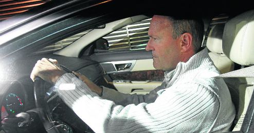El técnico Pepe Mel, saliendo del estadio Benito Villamarín durante su etapa como entrenador verdiblanco. El técnico Pepe Mel, saliendo del estadio Benito Villamarín durante su etapa como entrenador verdiblanco.