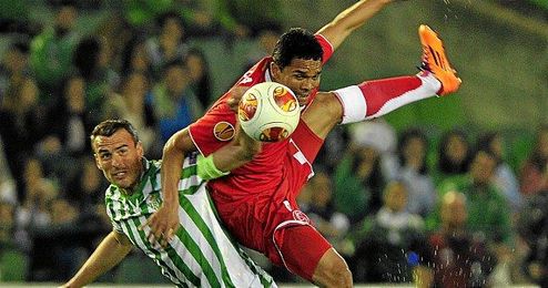 Amaya y Bacca en un lance en el pasado ´euroderbi´ Amaya y Bacca en un lance en el pasado ´euroderbi´