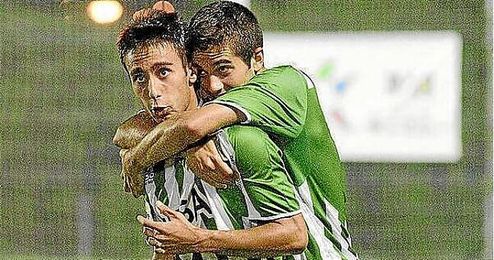 Rafa Navarro es un imprescindible en el once de Juan Merino. Rafa Navarro es un imprescindible en el once de Juan Merino.