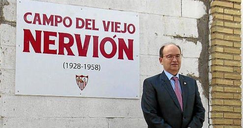 José Castro junto al campo principal y su nueva nomenclatura. José Castro junto al campo principal y su nueva nomenclatura.
