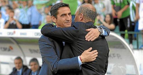 Jiménez y Mel se saludan en un Zaragoza-Betis. Jiménez y Mel se saludan en un Zaragoza-Betis.