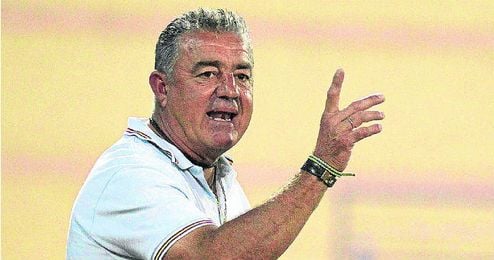 Emilio López preside la Rociera, a la cual ha llevado a Tercera. Emilio López preside la Rociera, a la cual ha llevado a Tercera.