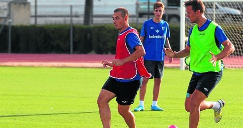 Úbeda, en un entrenamiento con el Écija. Úbeda, en un entrenamiento con el Écija.