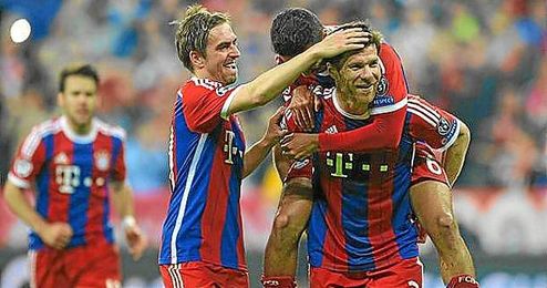 Xabi Alonso hizo el sexto tanto del Bayern de falta directa. Xabi Alonso hizo el sexto tanto del Bayern de falta directa.