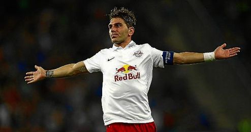 Jonathan Soriano celebra un gol con el Red Bull Salzburgo. Jonathan Soriano celebra un gol con el Red Bull Salzburgo.