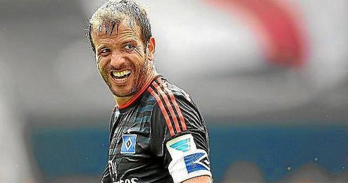 Rafael Van der Vaart dejará el Hamburgo tras tres temporadas. Rafael Van der Vaart dejará el Hamburgo tras tres temporadas.