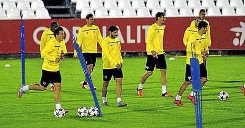 Banega, en el entrenamiento de hoy, está en la lista de convocados. Banega, en el entrenamiento de hoy, está en la lista de convocados.