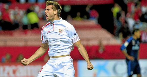 Fernando Llorente celebra su tercer gol con la elástica del Sevilla, marcado el domingo contra el Real Madrid. Fernando Llorente celebra su tercer gol con la elástica del Sevilla, marcado el domingo contra el Real Madrid.