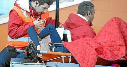 Andreolli abandonó el campo de Anoeta en camilla. Andreolli abandonó el campo de Anoeta en camilla.