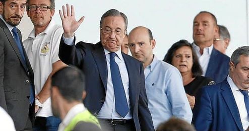 Florentino Pérez en el palco del Santiago Bernabéu. Florentino Pérez en el palco del Santiago Bernabéu.