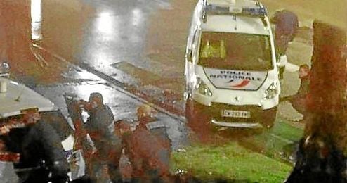 Imagen del dispositivo policial en Roubaix. Imagen del dispositivo policial en Roubaix.