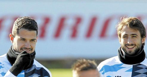 Vitolo y Pareja, en un entrenamiento, han dado la cara. Vitolo y Pareja, en un entrenamiento, han dado la cara.