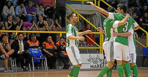 Los jugadores del Real Betis FSN celebra uno de los goles. Los jugadores del Real Betis FSN celebra uno de los goles.